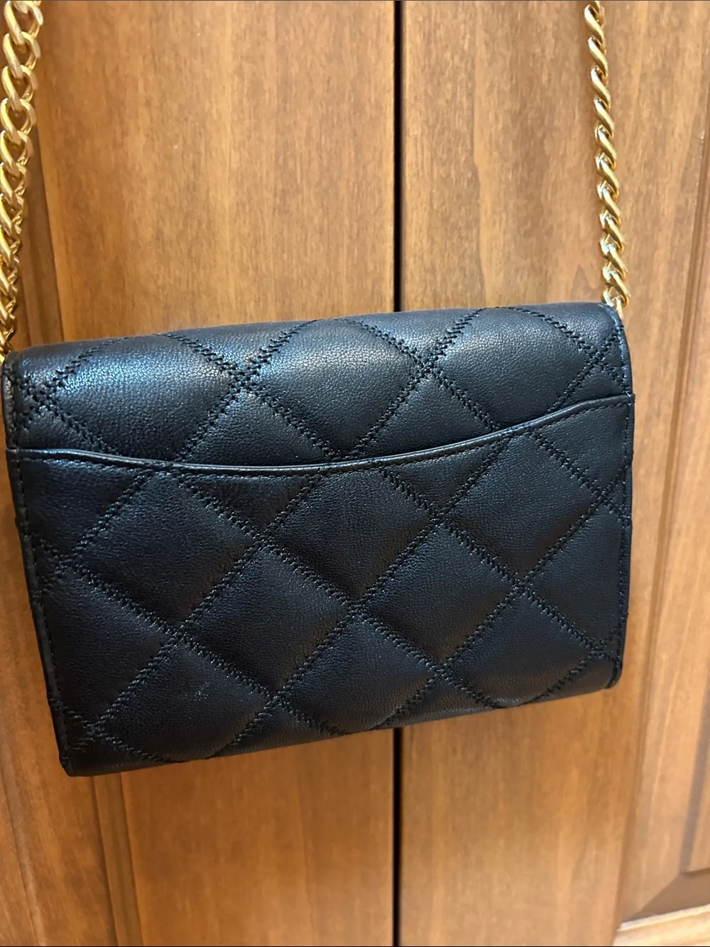 Tory Burch Quilted Willa Wallet Black Chain with Gold Logo Accent like new 87867